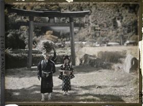 Image représentant Villageoise et fillette