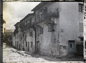 Image représentant Espagne, Santiago de Compostela, Cuesta del Sar, Patio de Madres, un coin de maisons blanches