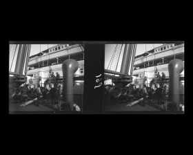 Image représentant Manoeuvres executées par les membres d'équipage sur le pont avant