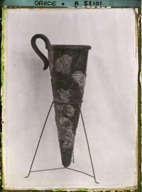 Image représentant Musée archéologique - Rhyton (vase à boire) décoré de scènes de pugilat et de course de taureaux provenant de Haghia Triada
