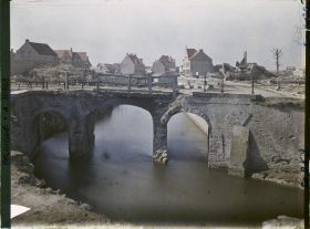 Image représentant Belgique, Dixmude, Pont sur le Canal et maisons reconstruites