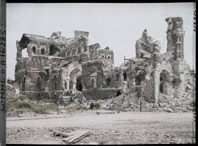 Image représentant France, Albert, L'Eglise vue de la rue d'Amiens
