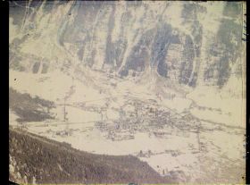 Image représentant Chamonix, Vue prise de Brévent (2532m) Le village de Chamonix vu de Brévent