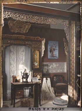 Image représentant L'Exposition des arts décoratifs, Pavillon de l'Indochine, Section du Tonkin, stand Bigot