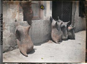 Image représentant Espagne, Bilbao, Outres remplies de Vin