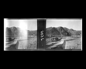 Image représentant Les abords de la voie ferrée, le long du lit du torrent et la Grande Muraille de Shifosi ("monastère du Bouddha de Pierre")