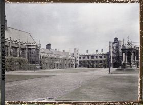 Image représentant La première cour du Trinity College
