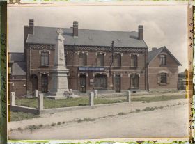 Image représentant France, Achiet, Monumt aux Morts et Poste