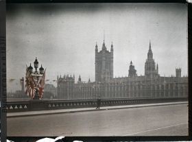 Image représentant Le parlement britannique vue depuis le pont de Westminster