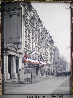 Image représentant Baraque de l'emprunt et pavoisements au 74 avenue des Champs-Elysées (hôtel Clarige)