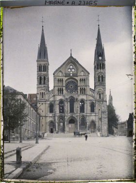 Image représentant France, Reims, Façade de l'Eglise St Rémi