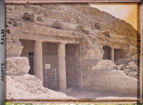 Image représentant Entrées des  null hypogées à colonnes  null protodoriques