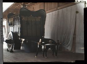 Image représentant Funérailles de l'Empereur Taisho-Tenno (Yoshihito), Shinjuku Gyoen (Parc Impérial de Shinjuku) : exposition du char funèbre