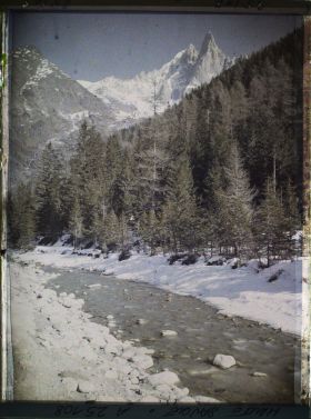 Image représentant France Les Alpes, Vallée de Chamonix, L'Arveyron à 300m de sa Source, Aiguille Verte et Aiguille du Dru