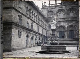 Image représentant Espagne, Santiago de Compostela, Cathédrale ; Puerta de Platerais (XIIe Se) sur la place de las Platerias