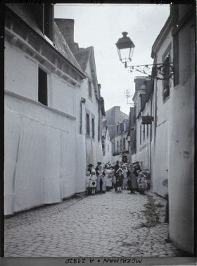 Image représentant La procession de la Fête-Dieu dans la rue du Belzic