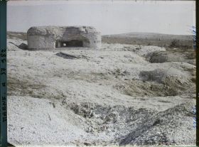Image représentant France, Mont Cornillet, Pente Sud ; Blockhaus de mitrailleuses Allemand et au fond le Mont Haut