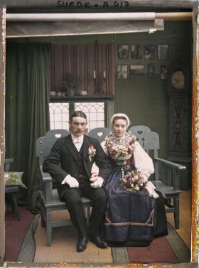 Image représentant Jeunes mariés dans l'atelier de la photographe Gerda Söderlund à Karingberget