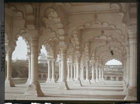 Image représentant Intérieur de la salle des audiences publiques (Diwan-i-Am) dans le fort Rouge (Lal QIla)