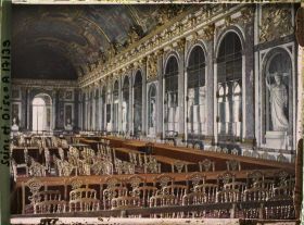 Image représentant La galerie des Glaces aménagée pour le Congrès de la Paix (Traité de Versailles)