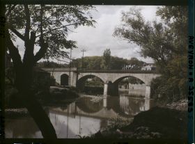 Image représentant Le pont ferroviaire enjambant l'Alzou et l'Aveyron