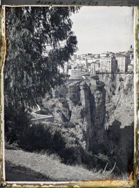 Image représentant Algérie, Constantine, Gorges du Rhumel vers la passerelle