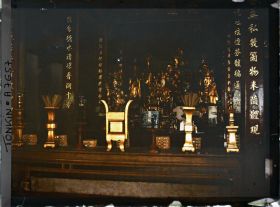 Image représentant L'intérieur d'un temple bouddhique (à " Hàm-long "?)