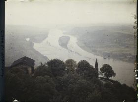 Image représentant Panorama sur le Rhin laissant apparaître l'île de Nonnenwerth