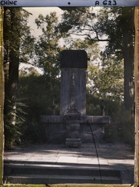 Image représentant Konglin, la nécropole de la famille de Confucius.