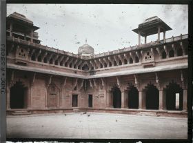 Image représentant Cour intérieure du palais de Jahangir dans le fort Rouge (Lal Qila)