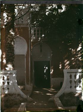 Image représentant L'entrée d'une belle maison mozabite dans l'oasis