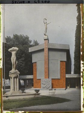 Image représentant L'Exposition des arts décoratifs, Pavillon de la Tchécoslovaquie, façade principale