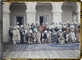 Image représentant Portait de groupe lors du jubilé célébrant les cinquante ans de règne du maharajah Jagatjit Singh - Première partie des festivités, réservée aux officiels britanniques et aux autres invités européens