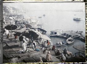 Image représentant Les escaliers (ghats) au bord du Gange