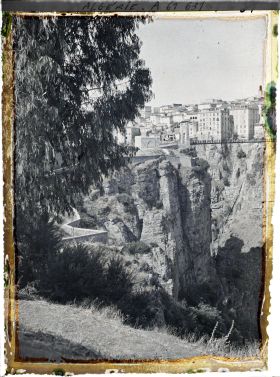 Image représentant Algérie, Constantine, Gorges du Rhumel vers la passerelle