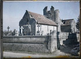 Image représentant L'église et le cimetière
