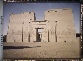 Image représentant Pylône d'entrée du temple d'Horus