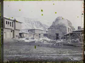 Image représentant Vieux bains (à gauche) et maisons récentes