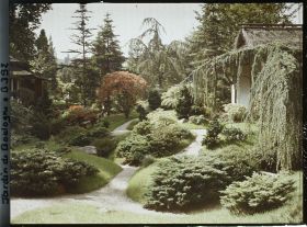 Image représentant Maison de thé au coeur du " village japonais " en direction du " sanctuaire japonais "