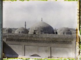 Image représentant Madrasa Mir Janniya (Ecole coranique de l'Emir Mirjan) (1357). Inscription coranique sur le mur de la cour