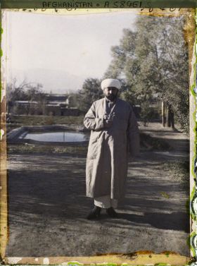 Image représentant Mir Alam Khan, émir de Boukhârâ en exil dans sa résidence de Qala-Ye-Fatu