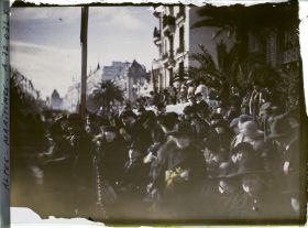 Image représentant La foule assistant au carnaval