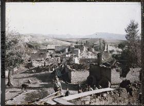 Image représentant Décombres du village incendié par les Grecs lors de la Seconde Guerre balkanique
