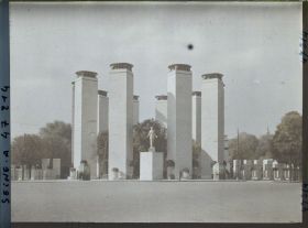Image représentant L'Exposition des arts décoratifs, Entrée place de la Concorde