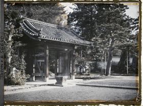 Image représentant Petite porte du temple Chion-in, monastère principal de la branche ouest de la secte bouddhique Jodo