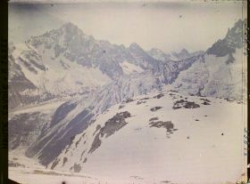 Image représentant Les Alpes, Vue prise de Planpraz Col des Gds Montets, Aiguille Verte, Aiguille du Dru, aiguille du Moine, Glacier de Télèfre, aige de Léchaud, les petes Jurasses, aige de la République, qui se rattache au Gd Charmoz