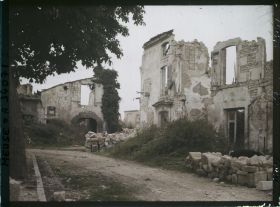 Image représentant France, Verdun, Un coin de la place du Maréchal Pétain