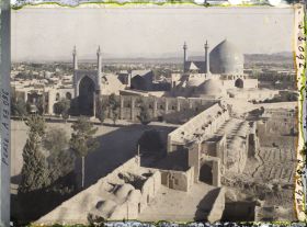 Image représentant La Masjid-i-Chah (mosquée du Chah), côté sud de la Meydan-i-Chah