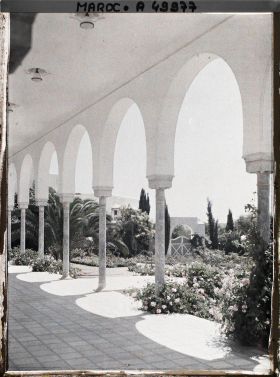 Image représentant Une partie de la colonnade du patio dans le palais de la Résidence générale