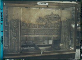 Image représentant Musée archéologique - Sarcophage provenant du site de Haghia Triada (vue de l'autre côté que les deux précédentes vues)